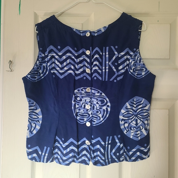 Womans Top. - Picture 2 of 3